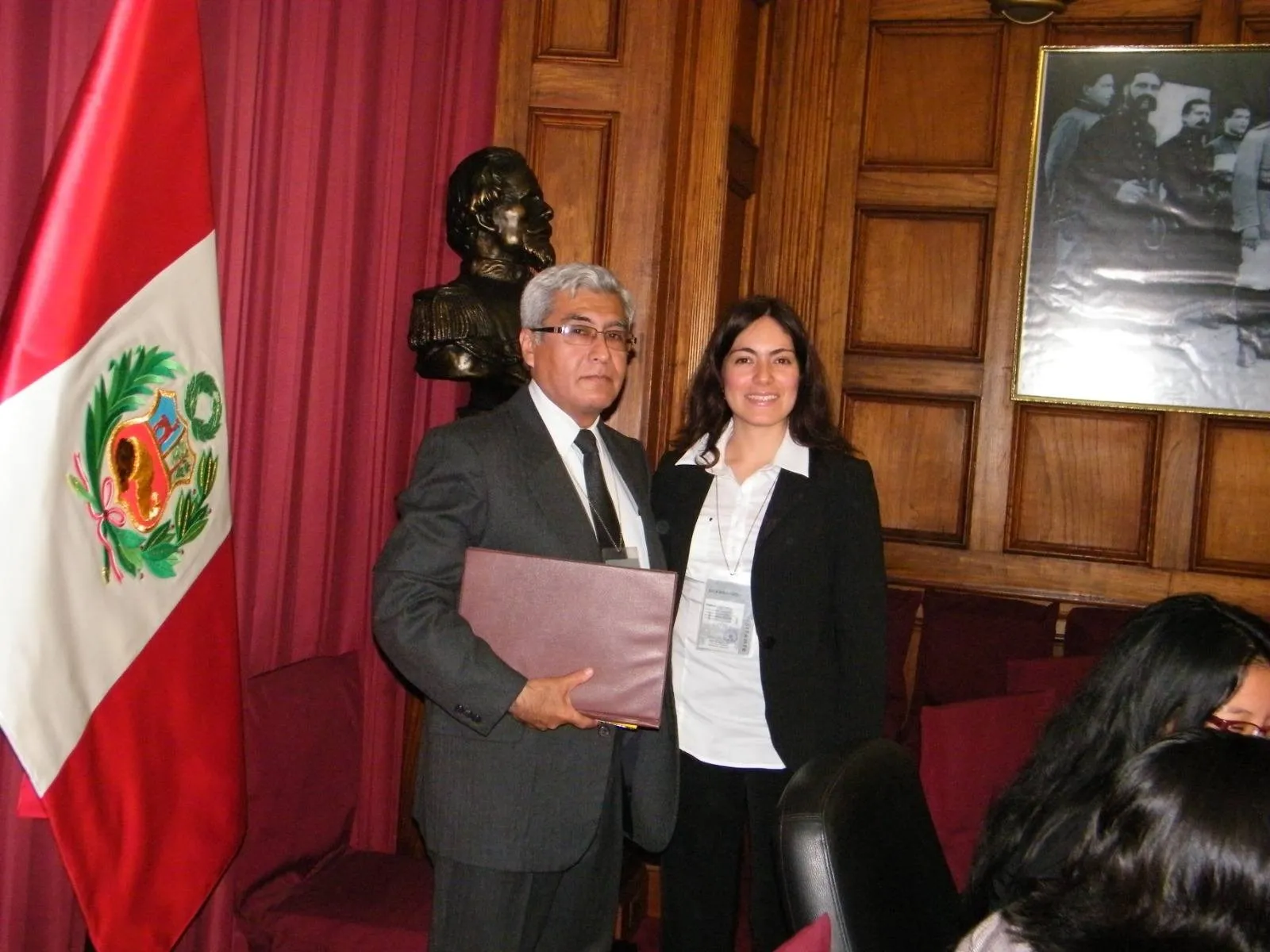Mesa de expositores del seminario "De especialistas a traductores" en el Congreso de la República